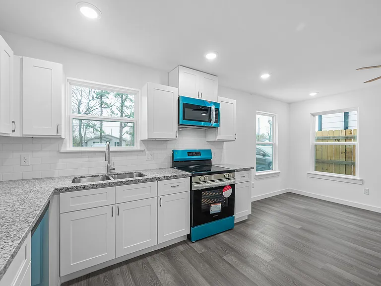 7413 Shotwell St #B — Photo 19