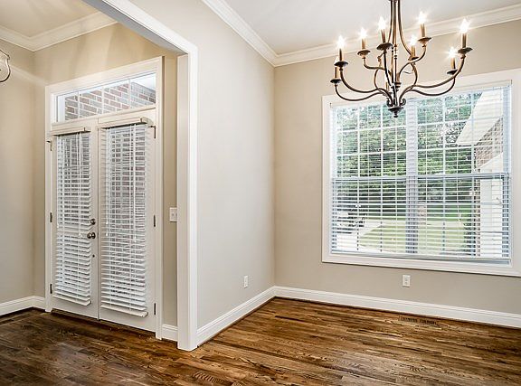 5th image of 841 Breeding Ave