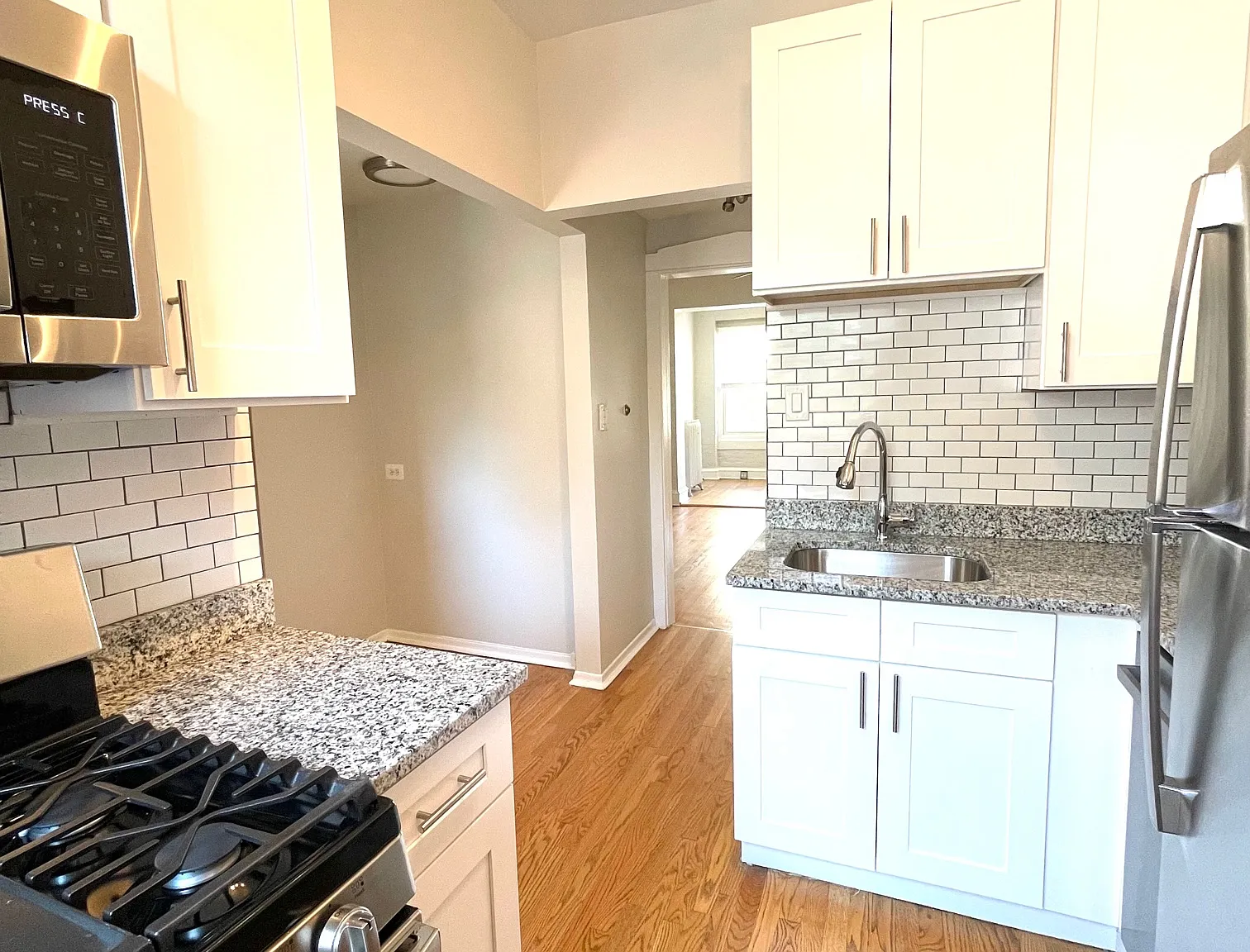 2 bed, 950 sqft, $1,950 — Photo 4