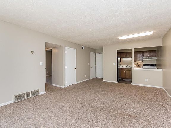 4th image of 930 Tierra Linda Dr APT 303