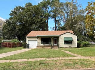 104 Rose Marie Blvd, Hearne, TX 77859