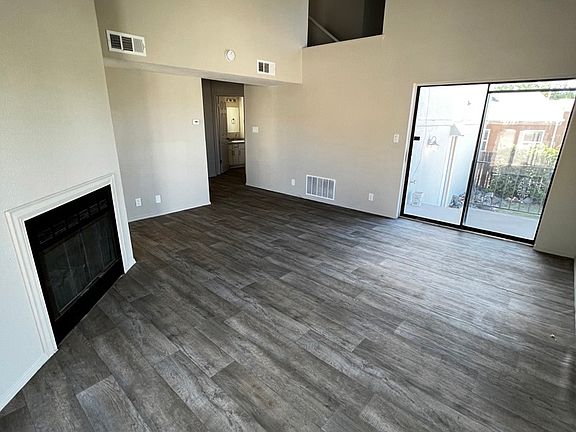 3rd image of 4924 Indigo Dr NW