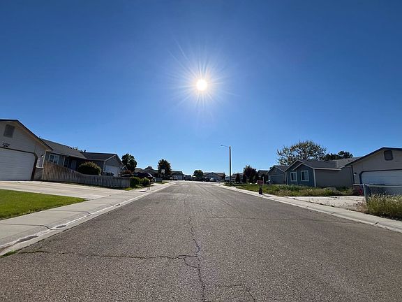 4th image of 2705 Oak Pl