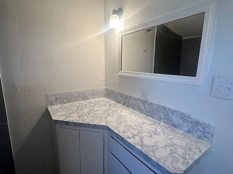 842 S La Salle Dr — Photo 16