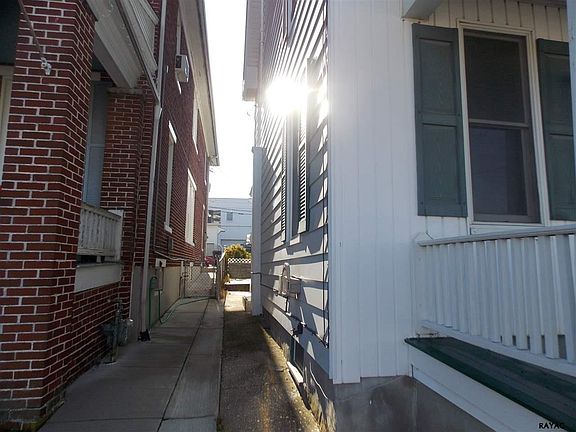 3rd image of 542 West Broadway