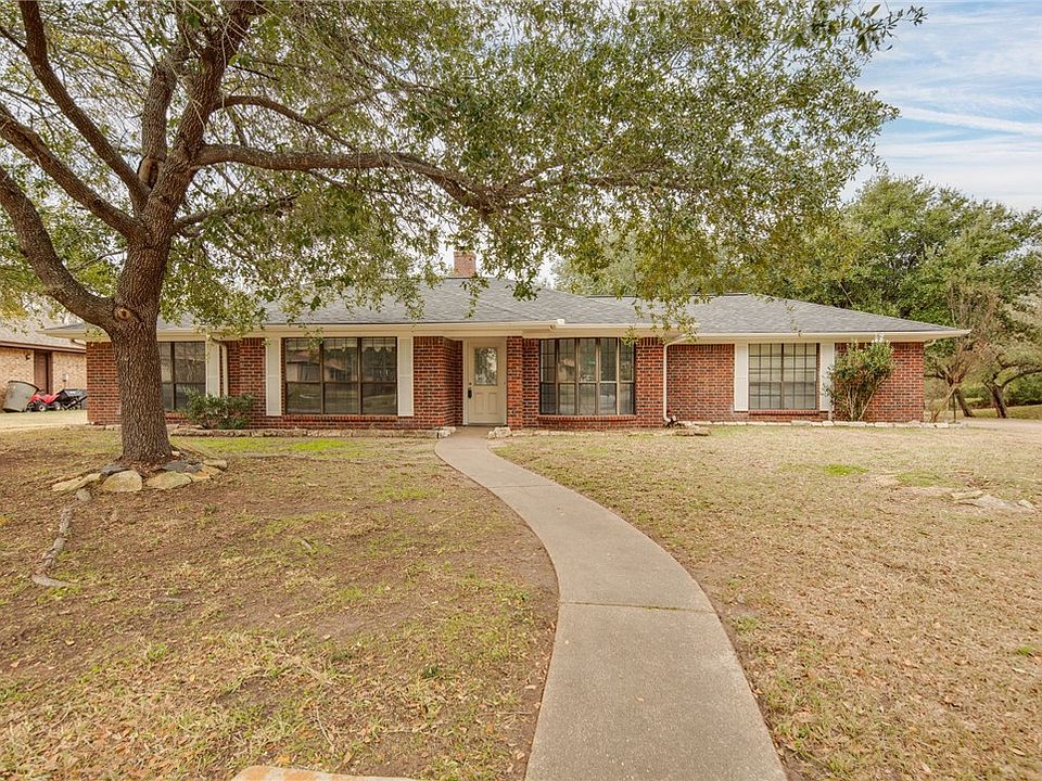 1st image of 3811 Ravenwood Dr