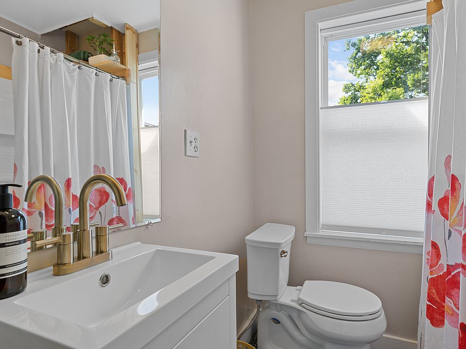 Full bathtub & shower