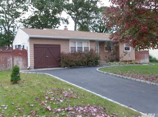 10 Fran Ln, Selden, NY 11784
