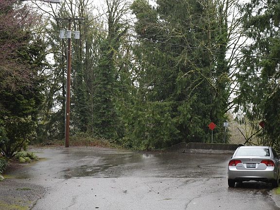 5th image of 390 Mount Hood Dr SW