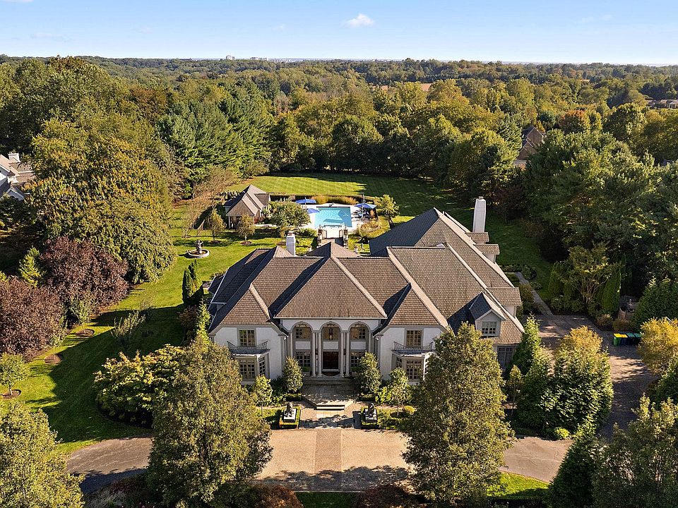1st image of 11 Summit Ln