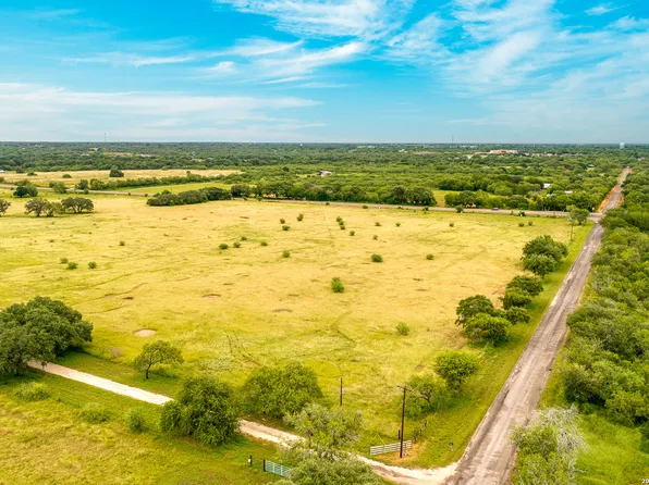 103.56 FM 531, Beeville, TX 78102