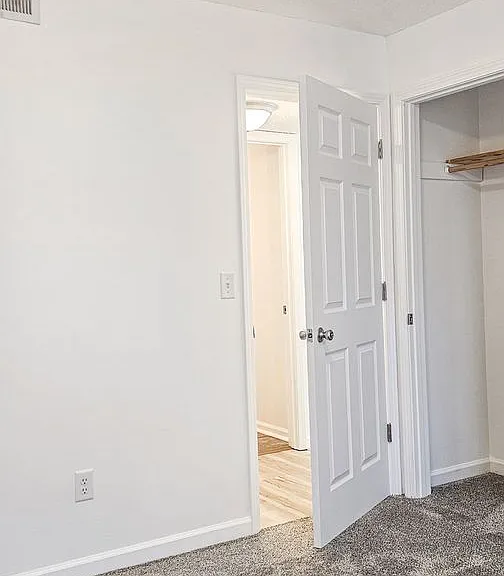 Beautifully updated 4 Bedroom/2 Bathroom downstairs apartment — Photo 11
