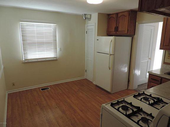 5th image of 7512 Russell Ave