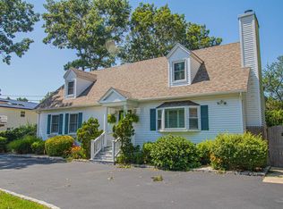 20 Columbo Dr, Deer Park, NY 11729