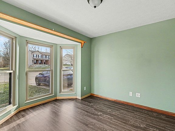 4th image of 1108 Amblewood Ct