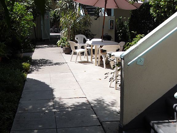 5th image of 11124 Camarillo St APT 2