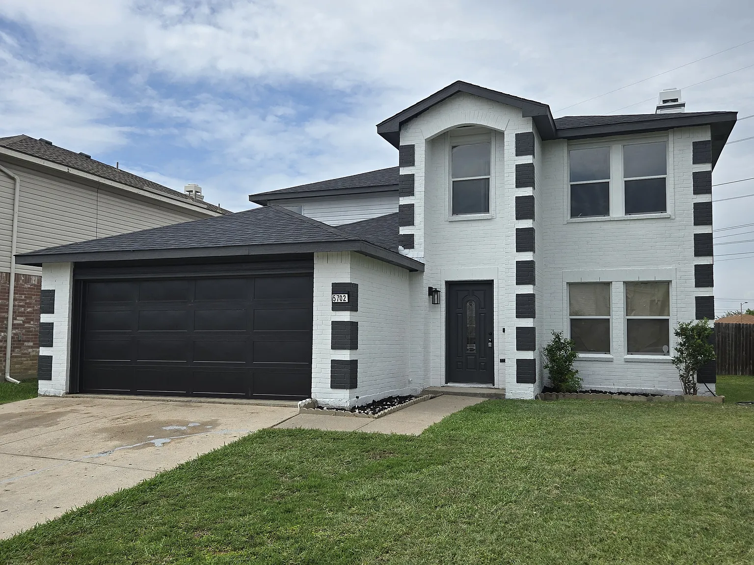 4 bed, 2.5 bath, 3752 sqft, $3,000 — Photo 2