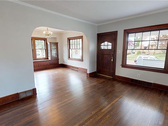 4th image of 4013 Buechner Ave