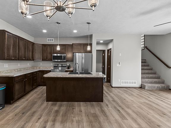 4th image of 2541 E Meadowside Pl