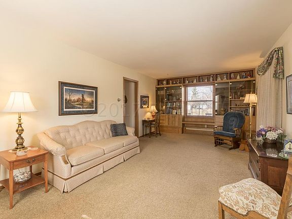 2nd image of 208 10th Ave E