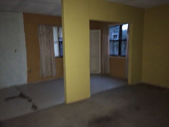 4th image of 818 Erma Ave