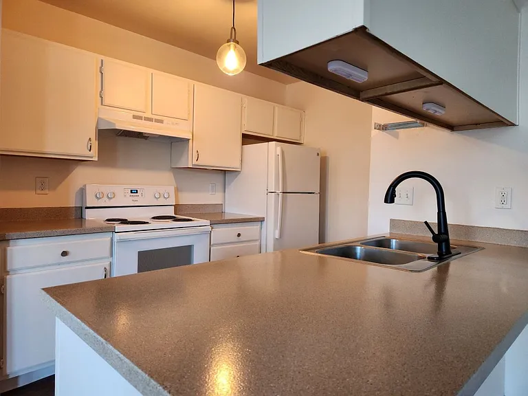 Emerald Pointe — Photo 13