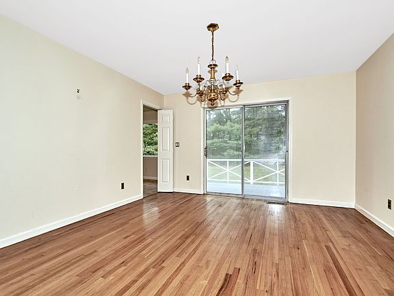 Diningroom_A.jpg
