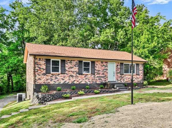 717 Ranch Hill Dr, Clarksville, TN 37042