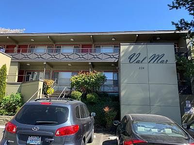 2nd image of 224 Bellevue Ave E #5