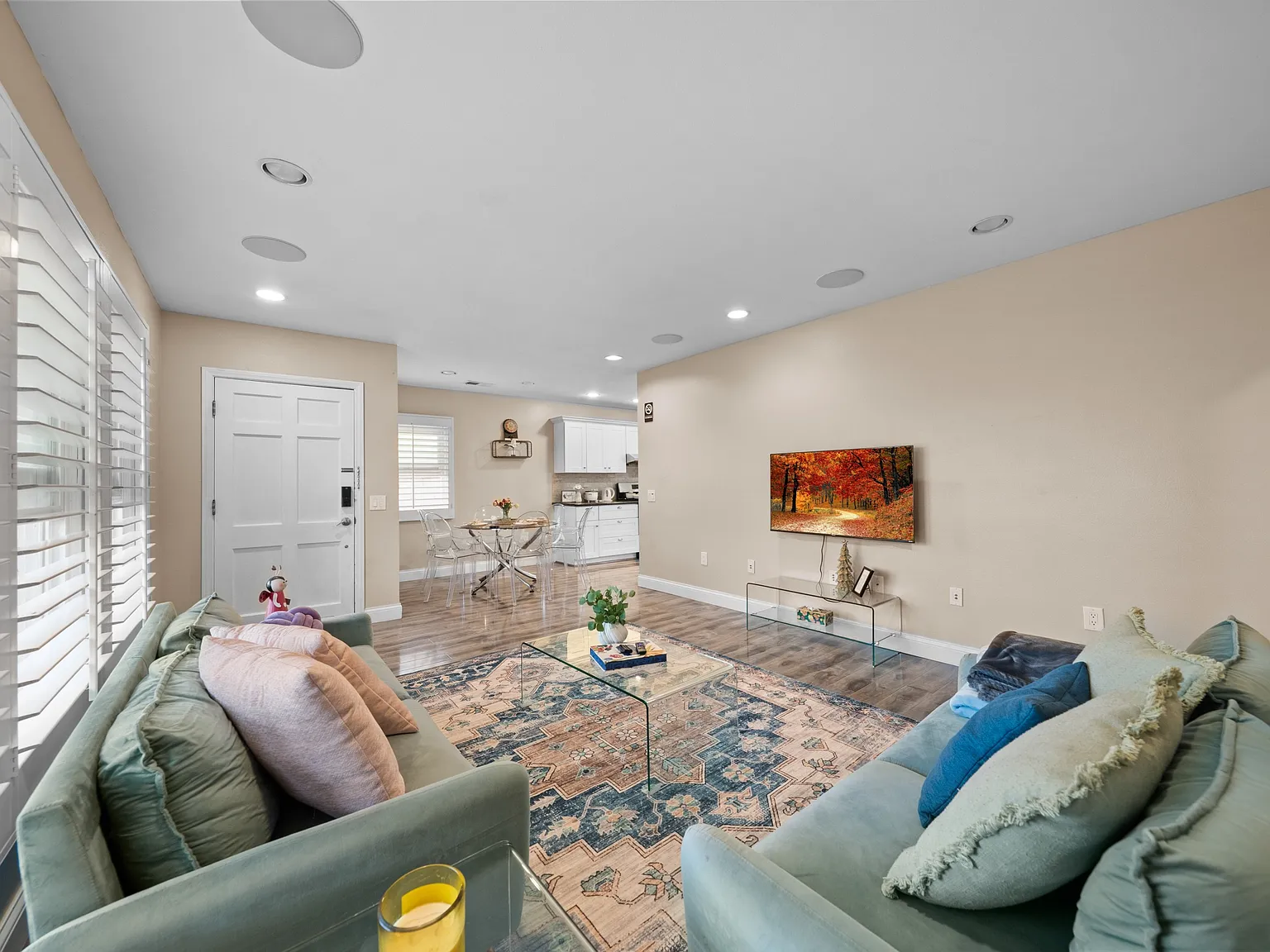 3 bed, 1100 sqft, $5,000 — Photo 4