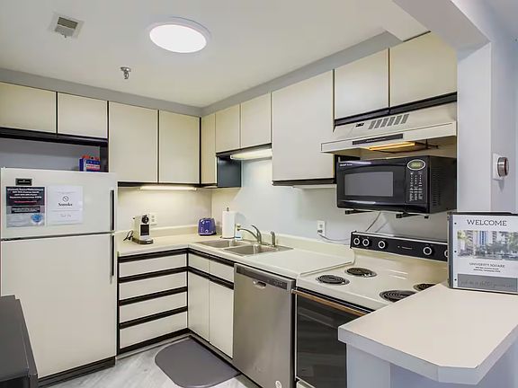 5th image of 900 19th Ave S APT 405