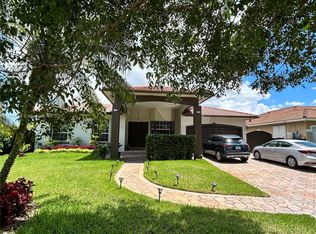 10040 NW 28th Ter, Doral, FL 33172
