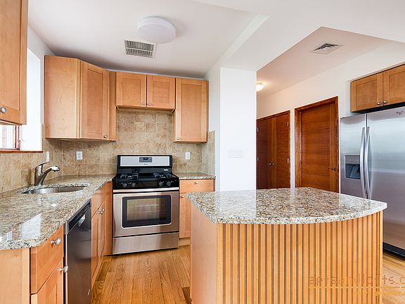 3rd image of 3030 W 32nd St APT 2