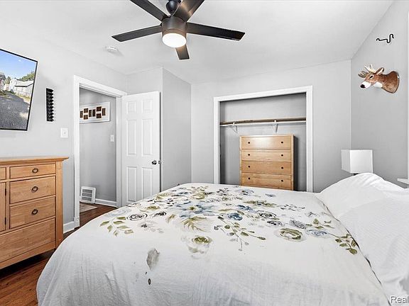 12th image of 20594 Gibraltar Rd