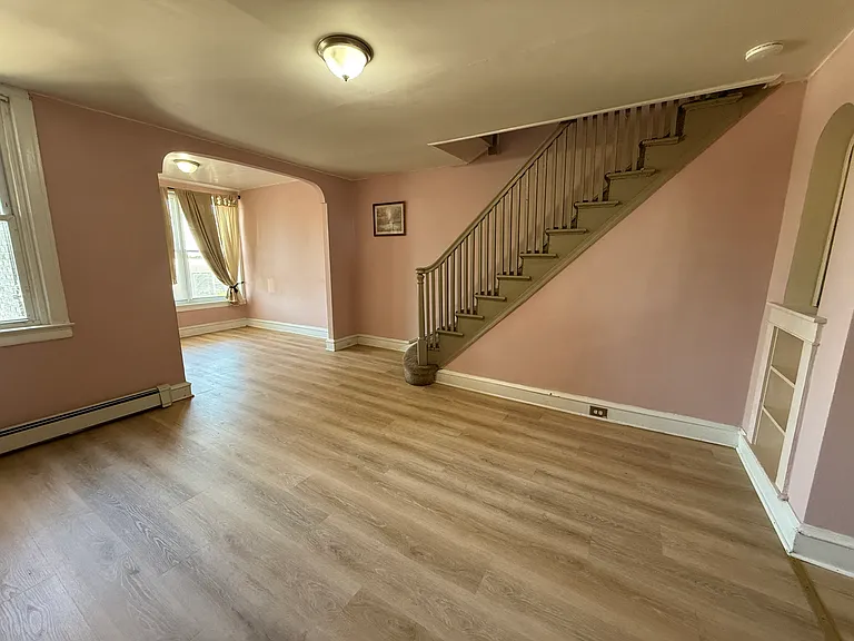 212 E Sheldon St — Photo 7