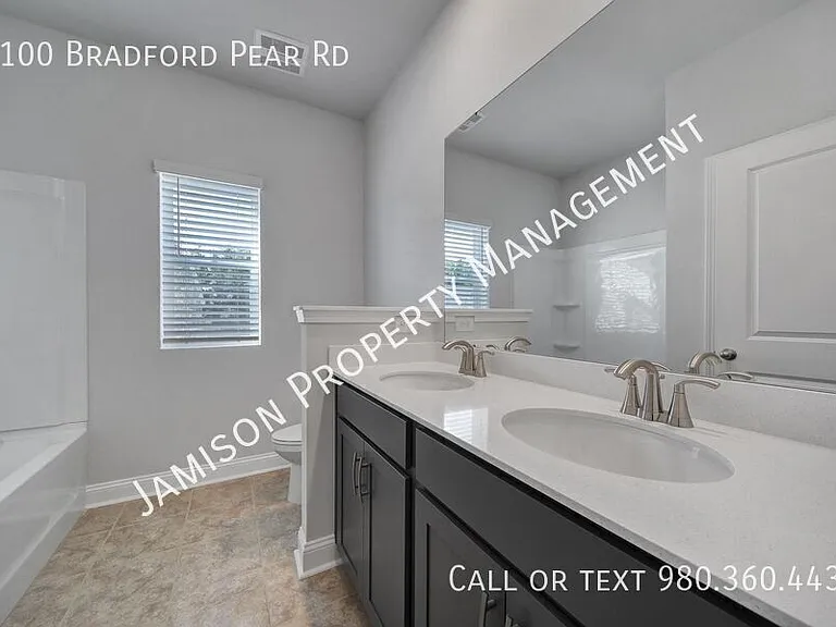 1100 Bradford Pear Rd — Photo 6