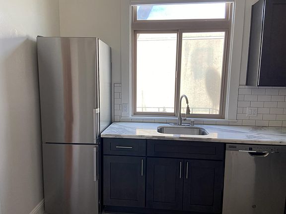 4th image of 20 Leo St #2