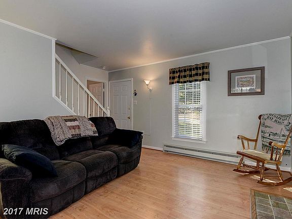 4th image of 1027 Hyde Park Dr