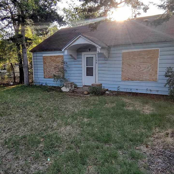 2nd image of 106 NW 13th St