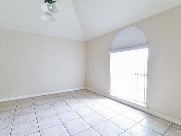 5th image of 119 W Blue Jay Ave