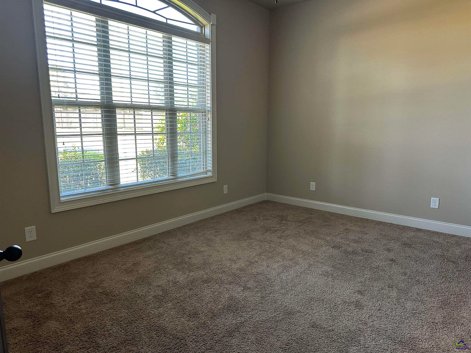 3 bed, 2.5 bath, 2061 sqft, $2,350 — Photo 4