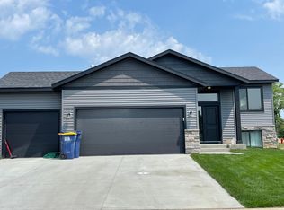 422 Skogen Dr, Kenyon, MN 55946