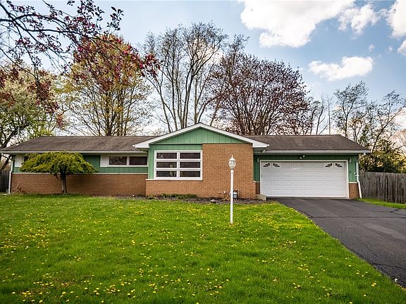 3rd image of 12 Redwood Dr