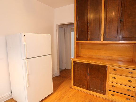 3rd image of 1612 W Granville Ave APT 1N
