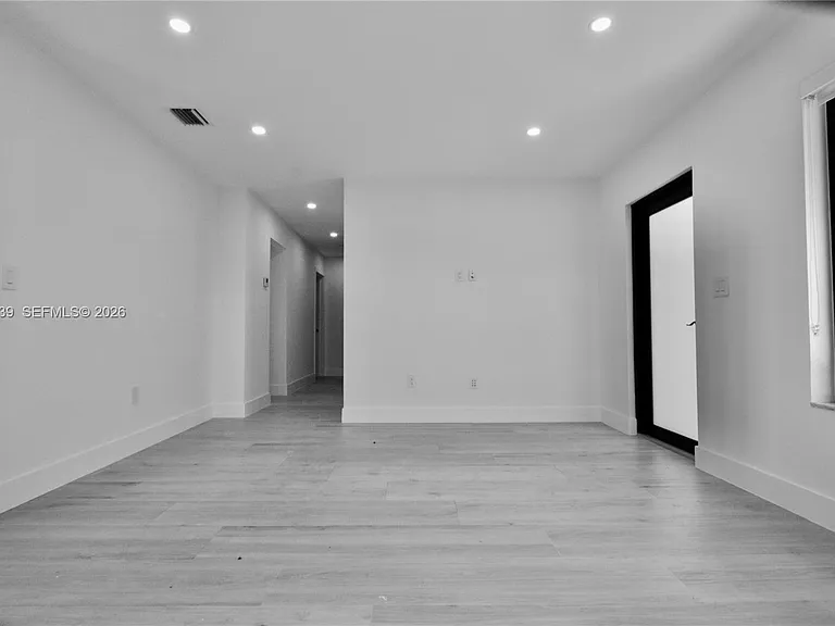3018 SW 25th Ter #3018 — Photo 5