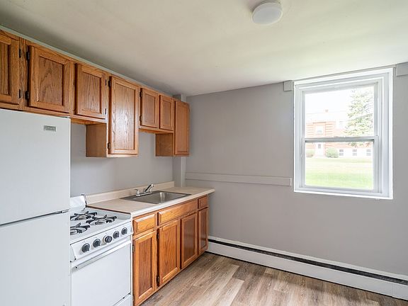 5th image of 52 Linda Dr APT 1