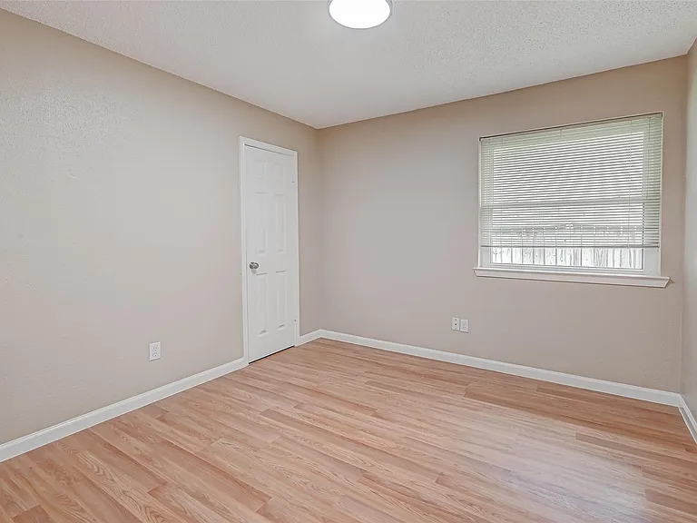 2302 Brook View Ln — Photo 28