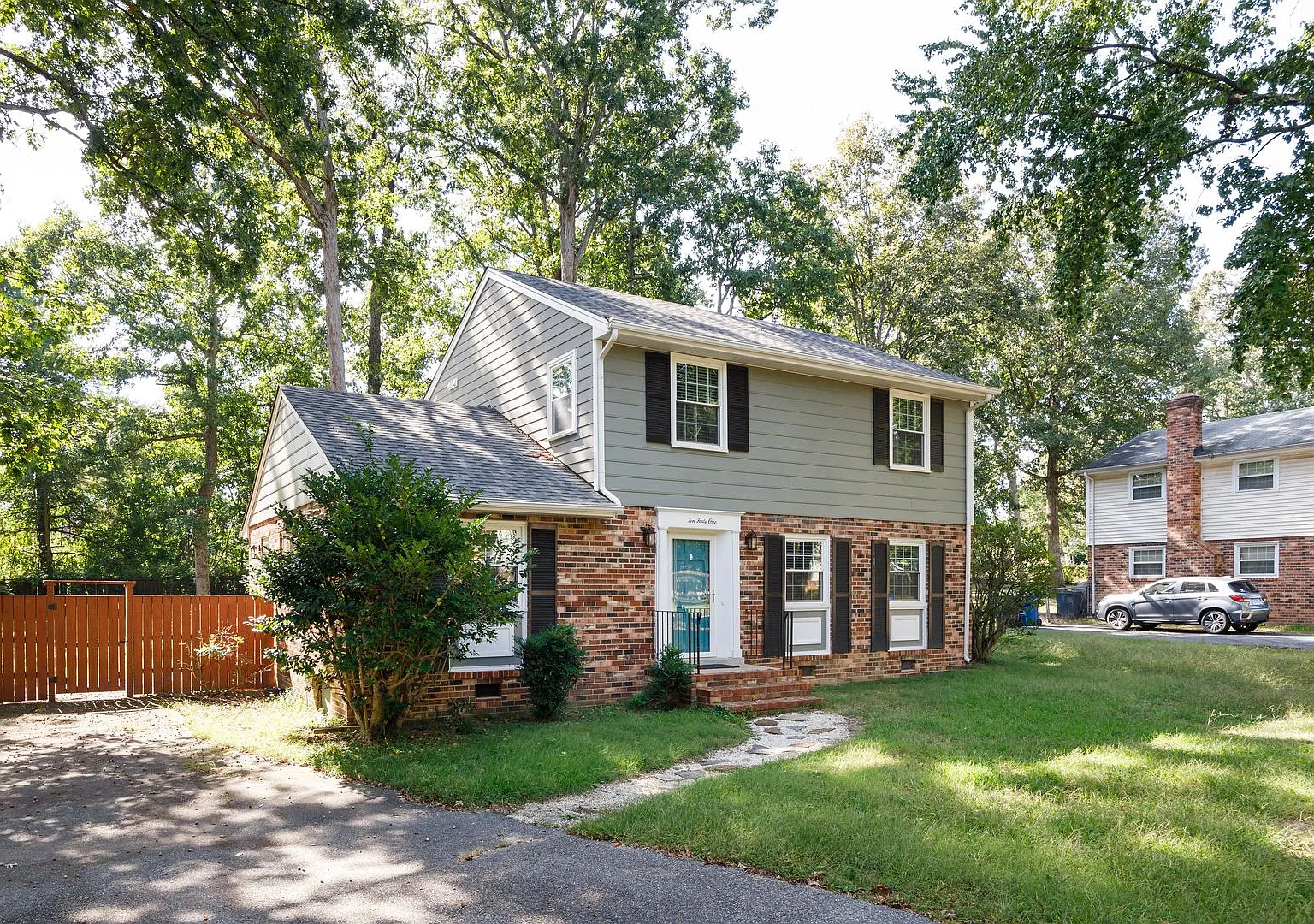 Spacious 3BR Home with HUGE Fenced Yard, Private Driveway & Remodeled Kitchen — Photo 4