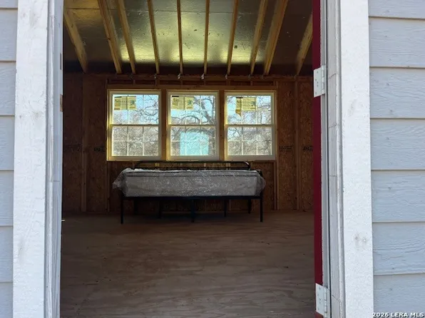 3090 County Road 442, Stockdale, TX 78160