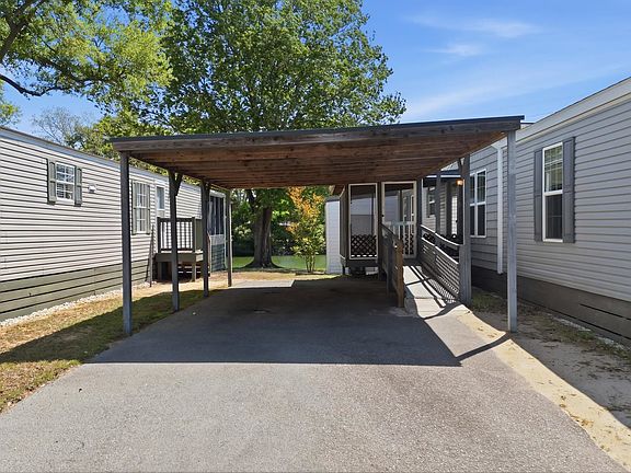 5th image of 87 Beacon Ct.